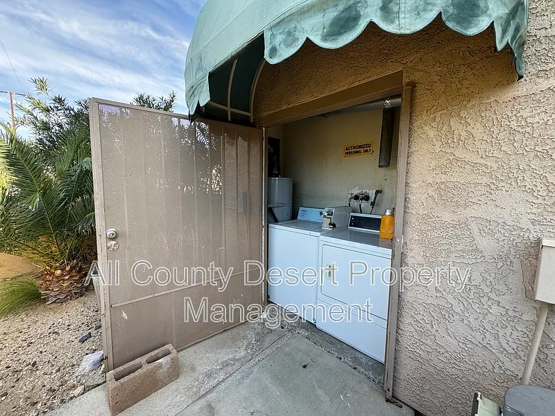 2 bed, 1.0 bath, 648 sqft, $1,395 — Photo 3