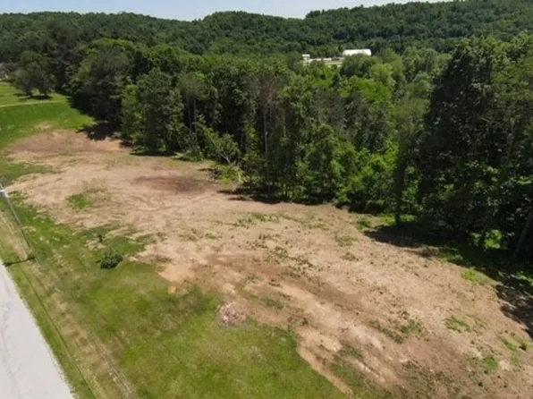 Ridge Ave, Cambridge, OH 43725