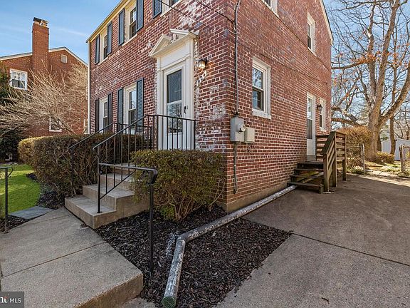 5th image of 924 N Larrimore St