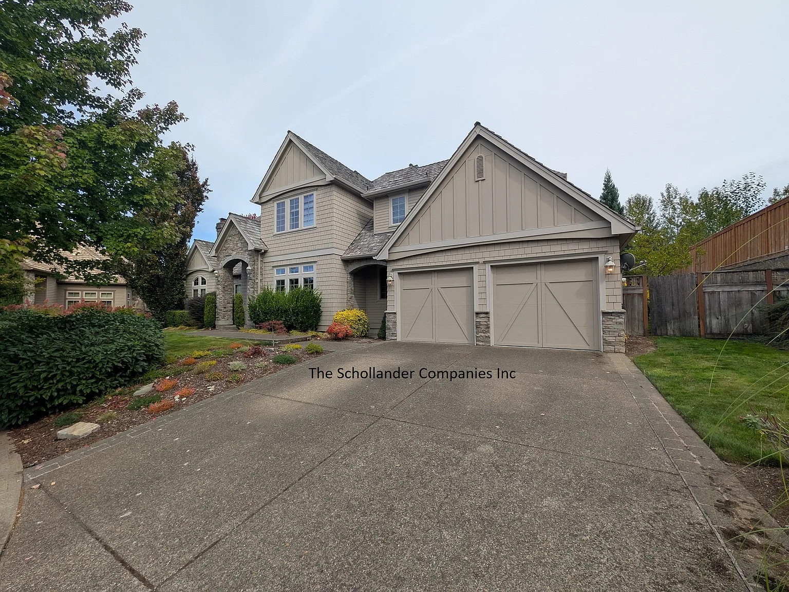 4 bed, 3.5 bath, 4450 sqft, $6,750 — Photo 2