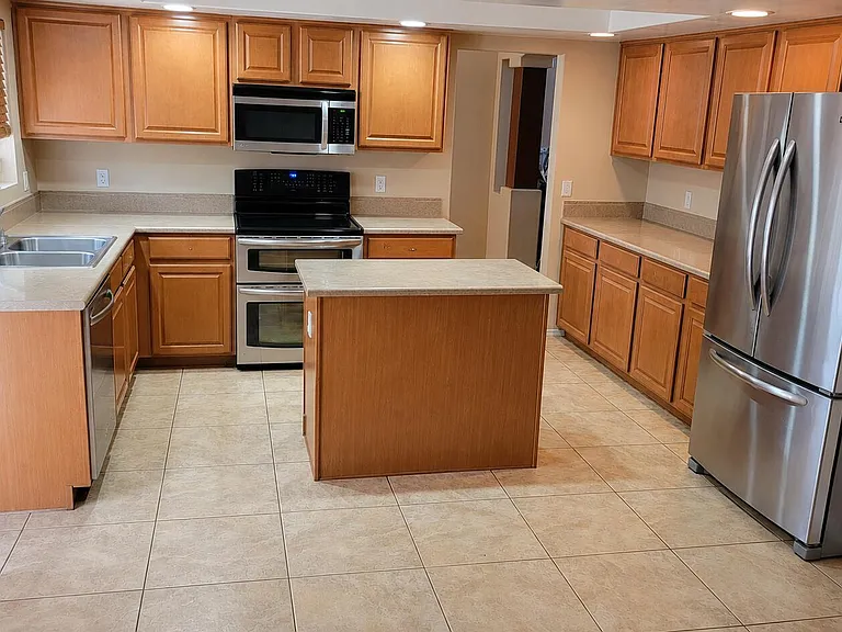 14138 N 158th Ct — Photo 7
