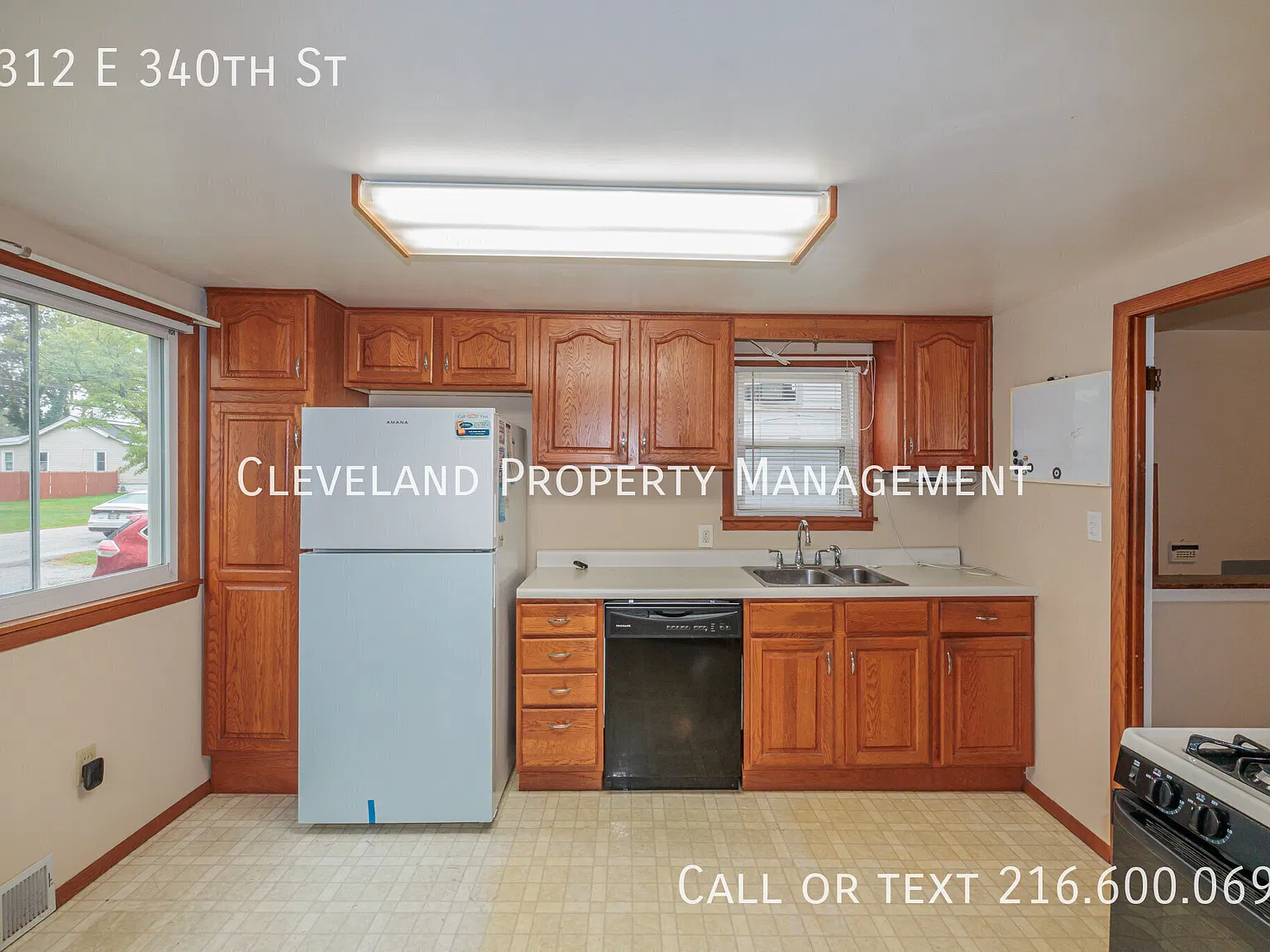Spacious 4-Bedroom Colonial for Rent in Eastlake, OH! — Photo 3
