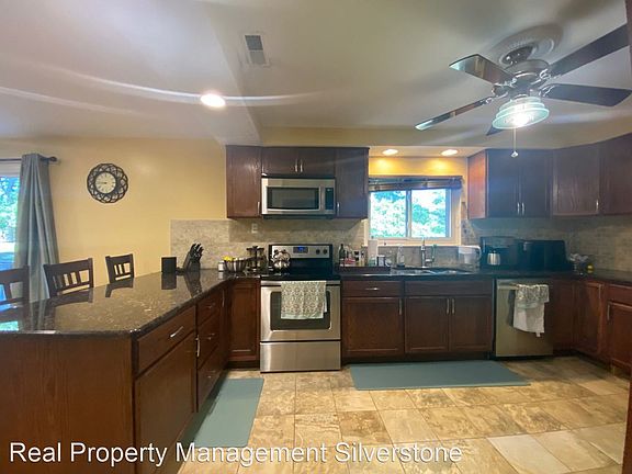 3rd image of 28514 Lincolnview Dr