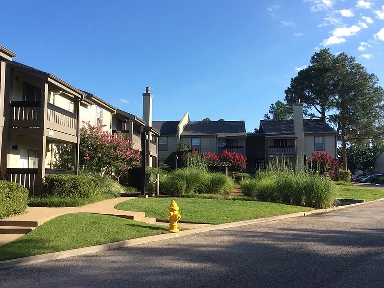 Yacht Club — Photo 8