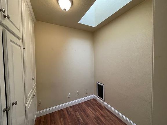 5th image of 4205 Crestwood Ave