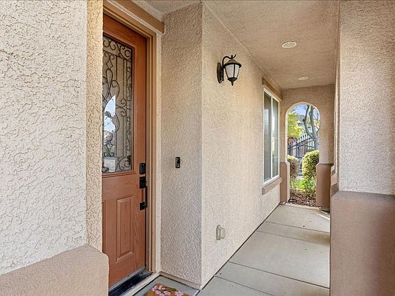 3rd image of 1528 Morning Glory Ln