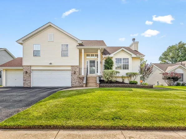 4549 Hilltop Dr, Loves Park, IL 61111