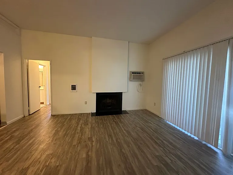 University Park Apartments near Cornell University — Photo 539