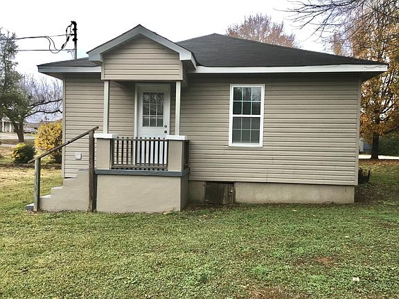 2nd image of 405 19th St E