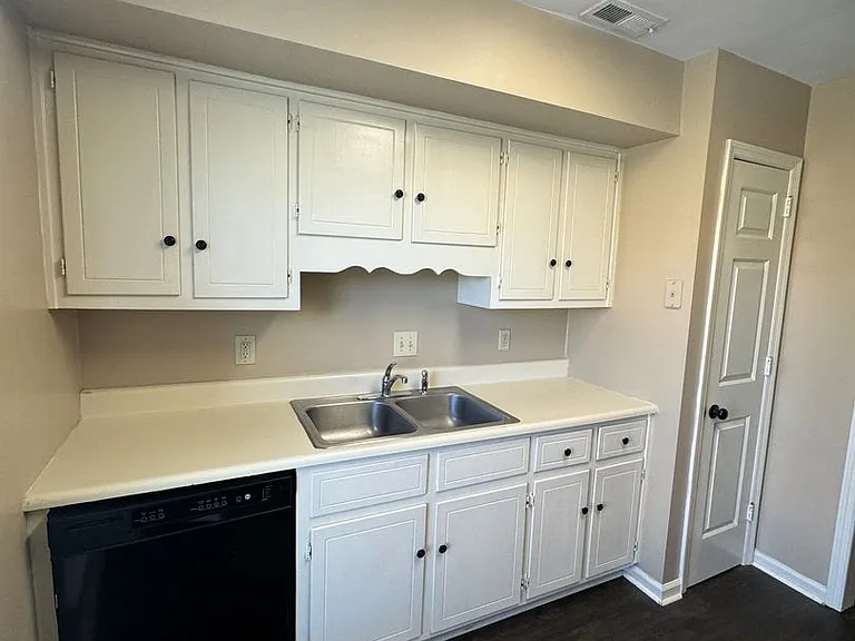 2609 Wynterhall Rd SE #D — Photo 7