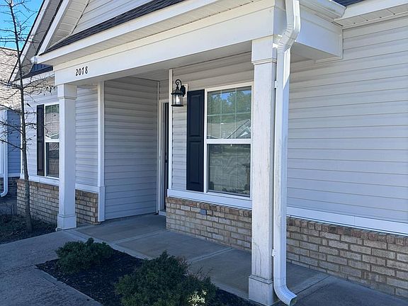3rd image of 2080 Bonneville Cir