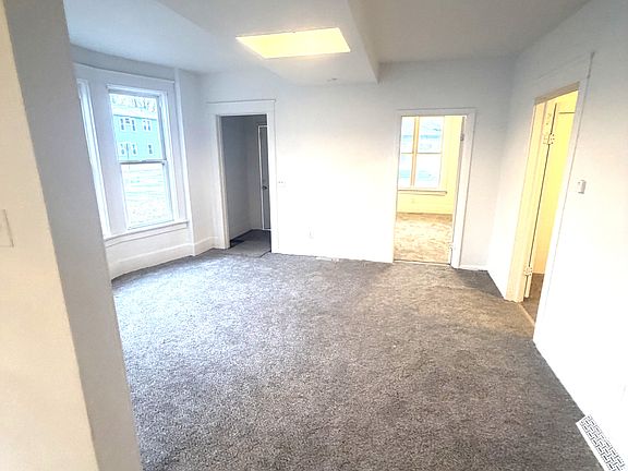 4th image of 731 W 4th St #731