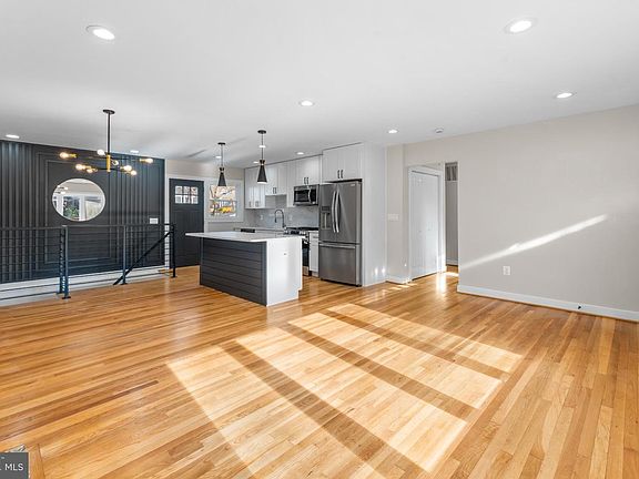 5th image of 6406 Elmhurst St