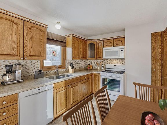 5th image of 1021 Marshall Ave
