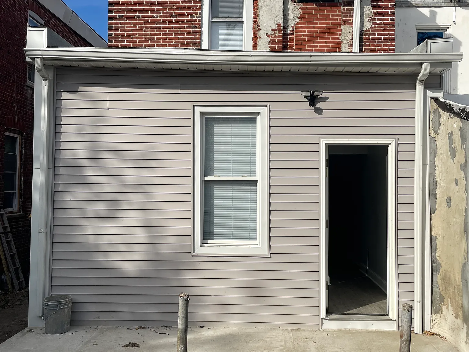 5 bed, 1479 sqft, $2,100 — Photo 2