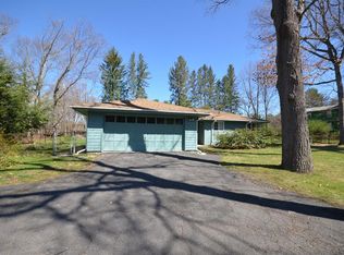 360 Pelham Rd, Amherst, MA 01002