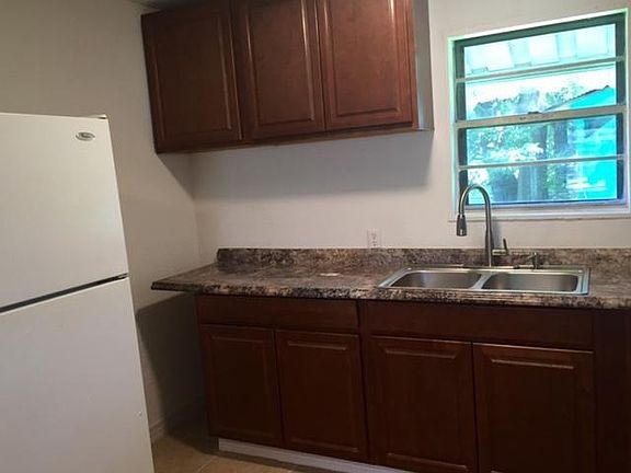 3rd image of 905 Grant St
