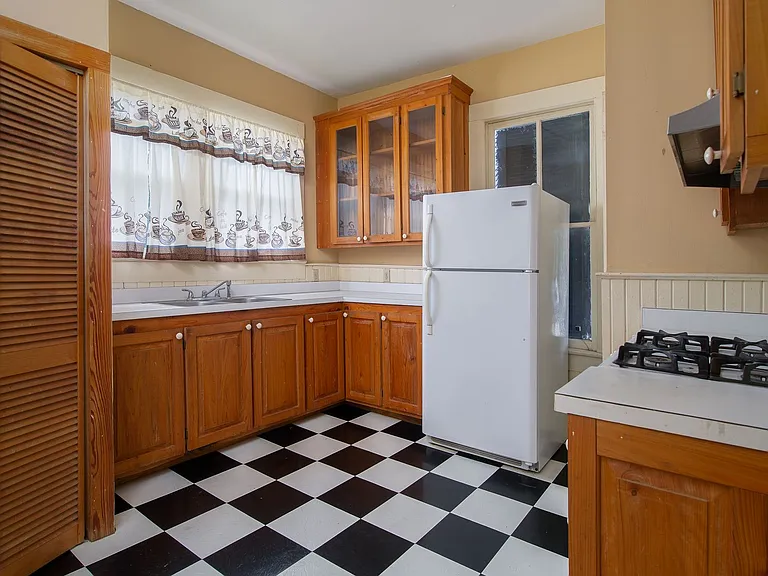 1211 Holly St — Photo 6