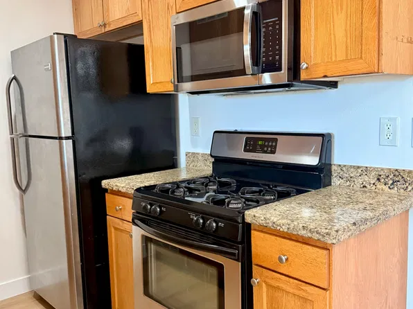 8735 Variel Ave, 8735 Variel Ave APT 207, Canoga Park, CA 91304