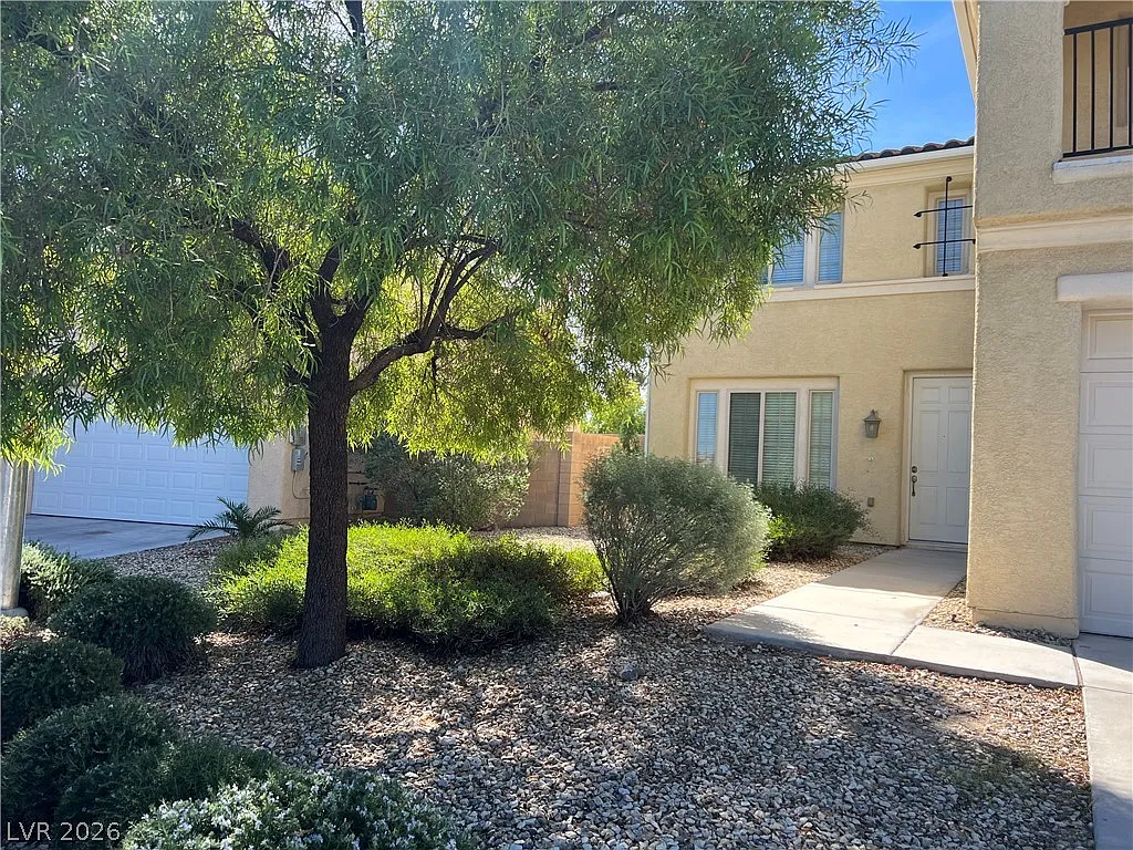 5 bed, 3.0 bath, 3066 sqft, $2,950 — Photo 2