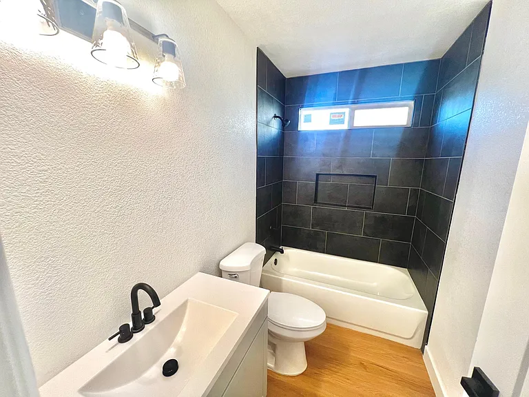 233 W Harvard Ave — Photo 7