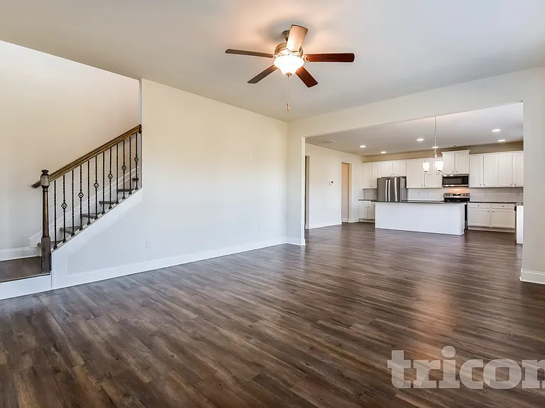4392 Bella View Dr — Photo 2