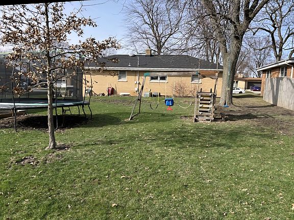 3rd image of 614 Country Ln