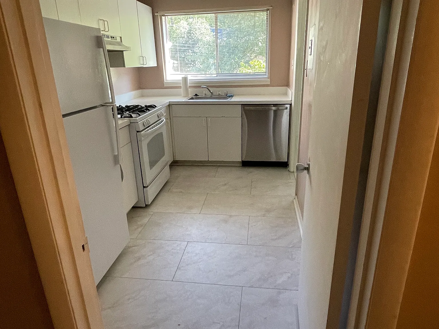 10638 Weymouth Street — Photo 4