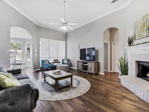 4th image of 5025 Roundtree Ct