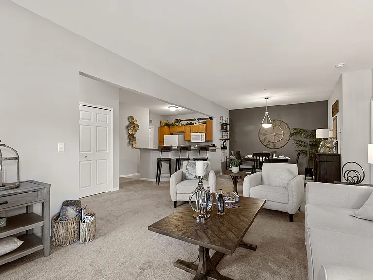 Ashford Apartments — Photo 15