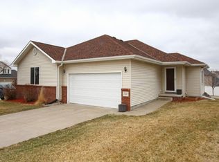 7261 Helen Witt Dr, Lincoln, NE 68512