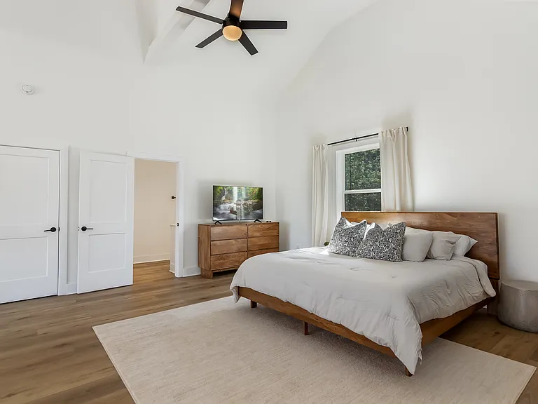 914 Hickory Dr — Photo 11