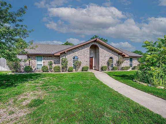 3rd image of 1900 Winewood Ln