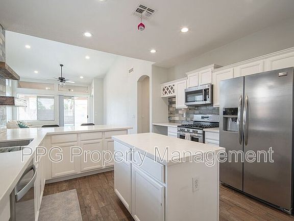 3rd image of 7053 W Pontiac Dr