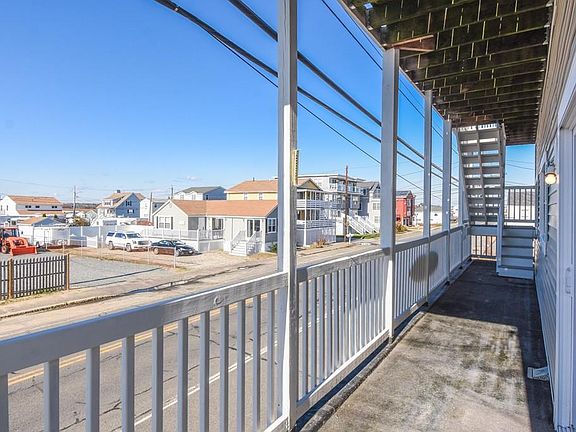 2nd image of 278A N End Blvd #1