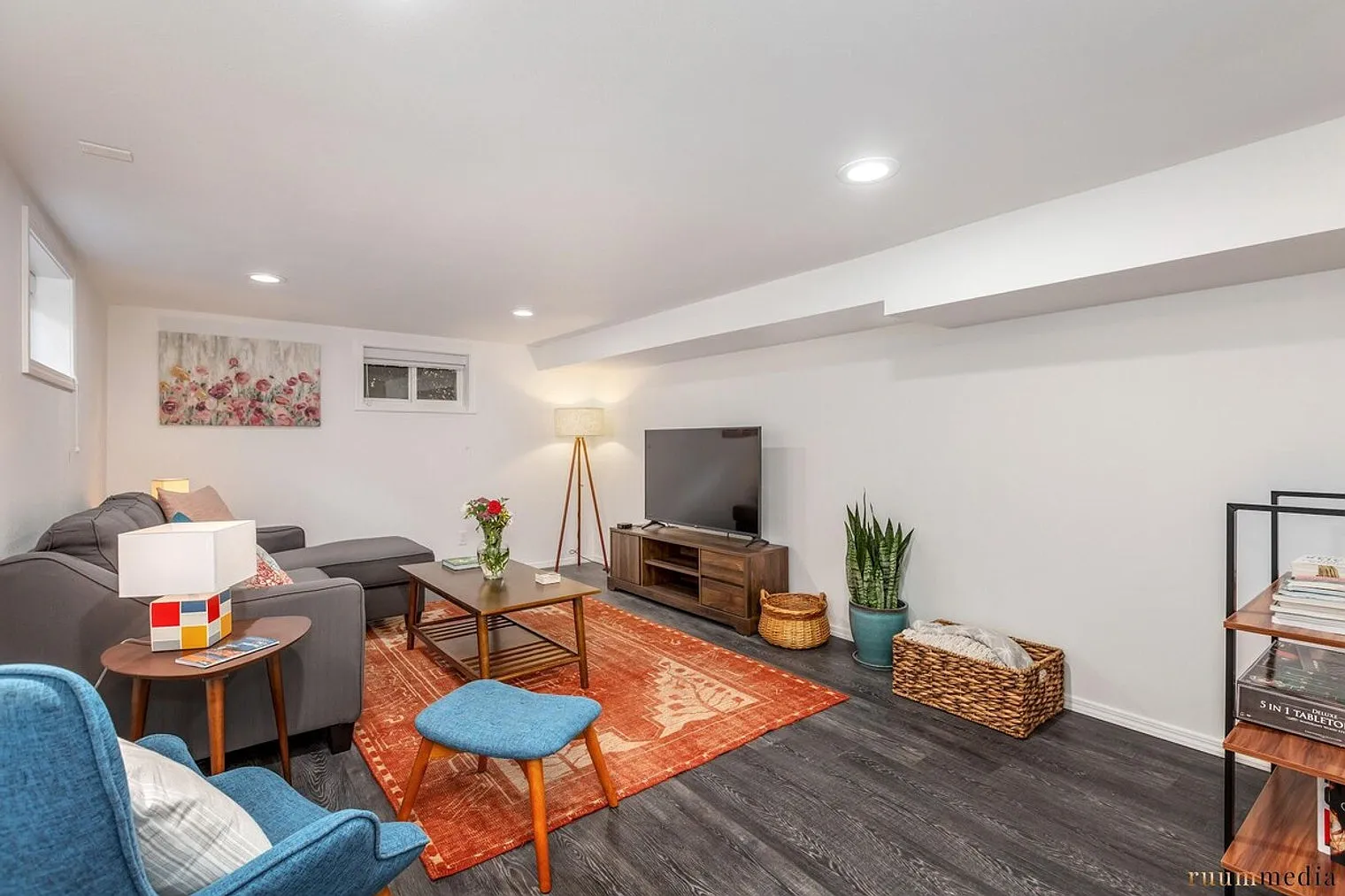 2 bed, 1.0 bath, 3089 sqft, $2,886 — Photo 2