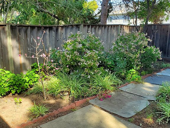 2nd image of 10398 Meadow Pl #A