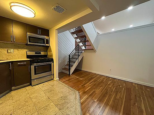 4th image of 10 Jones St APT 6a