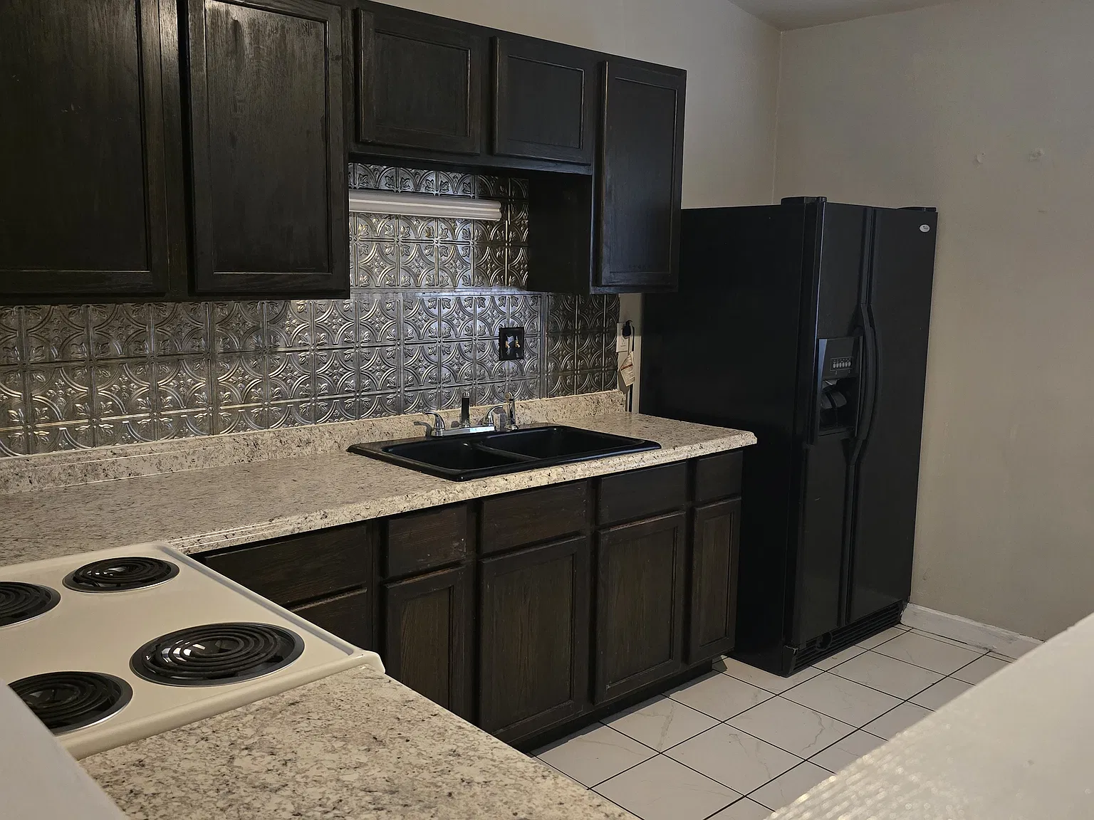 3 bed, 984 sqft, $1,449 — Photo 3