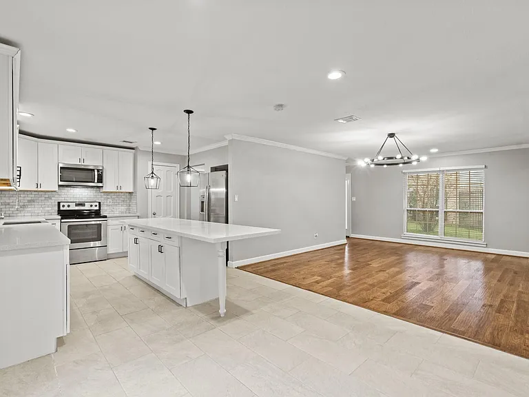 410 Bauxhall Ct — Photo 13
