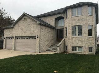 8640 S Laporte Ave, Burbank, IL 60459