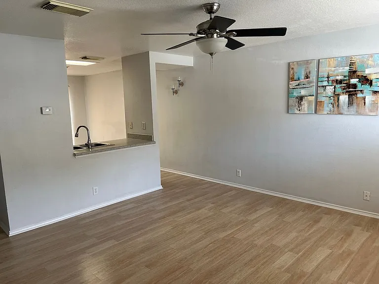 15 McLennan Oak — Photo 2