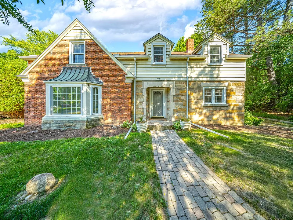 60 Devon Rd