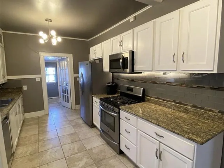 1219 S College Ave — Photo 12