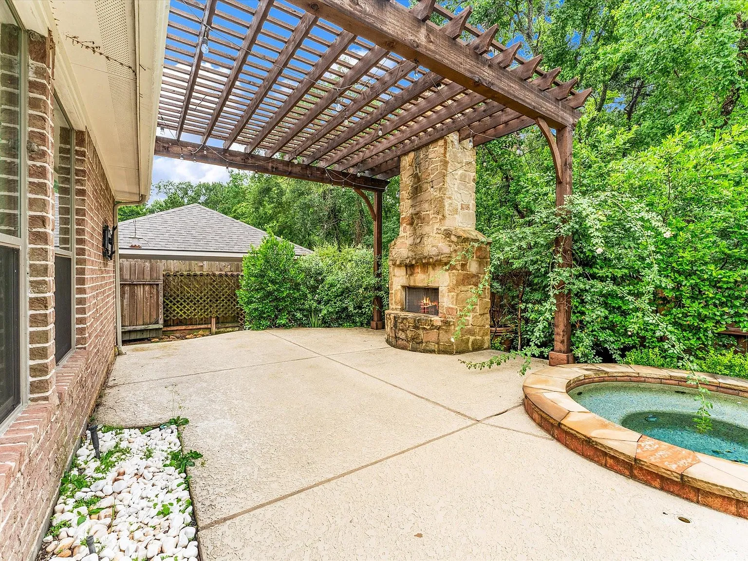 3 bed, 4.0 bath, 3368 sqft, $5,500 — Photo 3