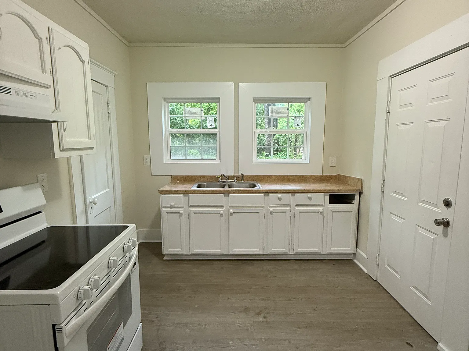 4 bed, 1440 sqft, $1,300 — Photo 3