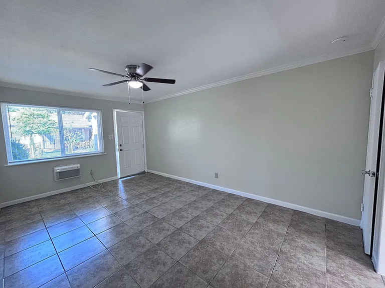 2315 Edison Ave — Photo 2