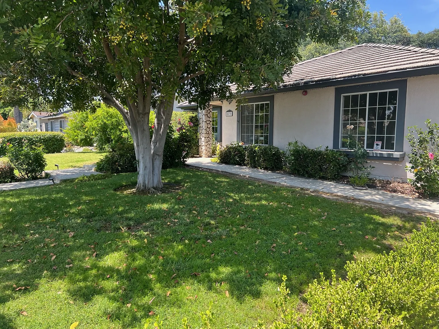 4 bed, 1900 sqft, $1,000 — Photo 1