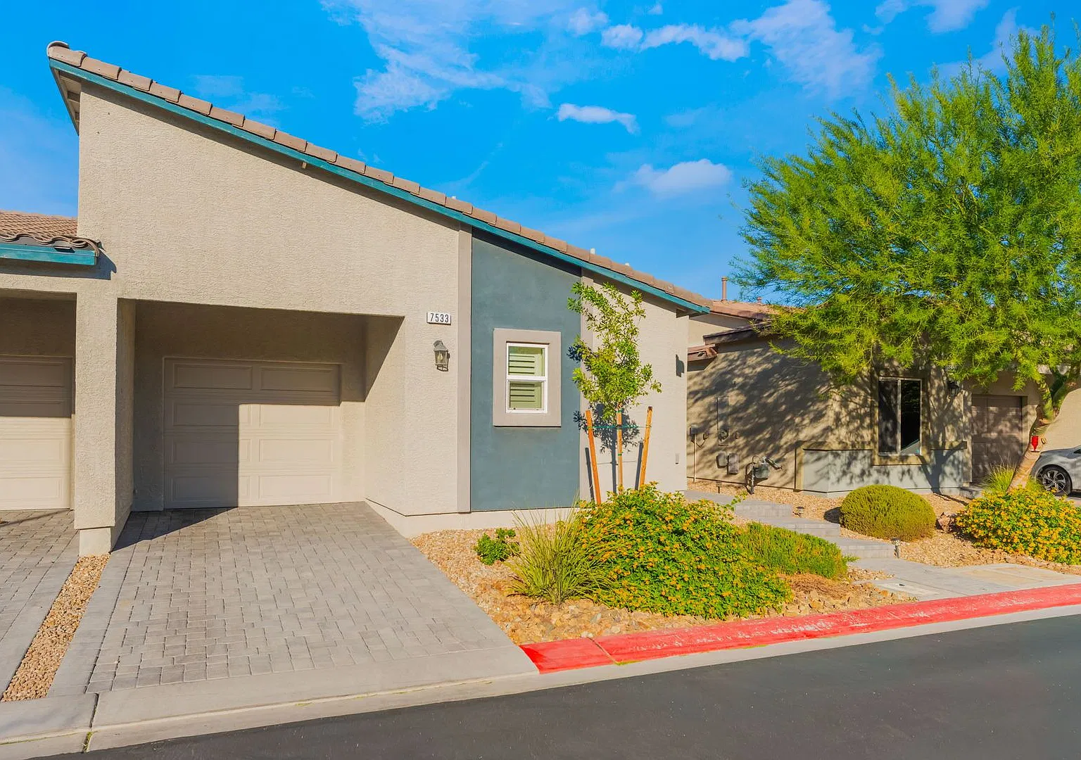 Welcome to this inviting townhome in the desirable Mira & Rigel Pointe at Valley Vista community ... — Photo 3