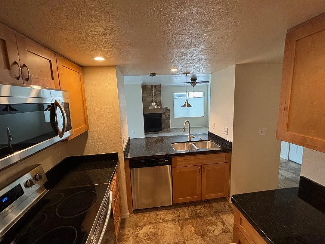 Building Photo - 4850 E Desert Cove Ave #324
